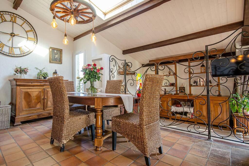 فيلا Gite Du Mont Plaisir Chouvigny المظهر الخارجي الصورة